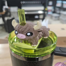 Load image into Gallery viewer, HIGHLAND COW STRAW BUDDY