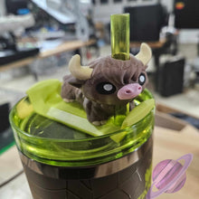 Load image into Gallery viewer, HIGHLAND COW STRAW BUDDY