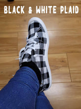 Load image into Gallery viewer, SUMMER SNEAKER -BLACK PLAID