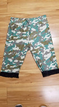 Load image into Gallery viewer, CAMO LACE KNEE FULL/DIPPED LACE CAPRI/SIDE LACE CAPRI