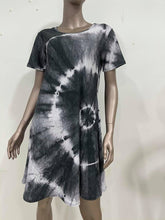 Load image into Gallery viewer, BLACK TIE DYE POCKET DRESS