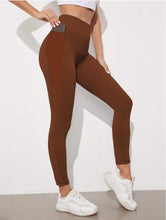 Load image into Gallery viewer, SOLID RUN-CHESNUT PANEL POCKET LEGGING- PREORDER CLOSING 11/1